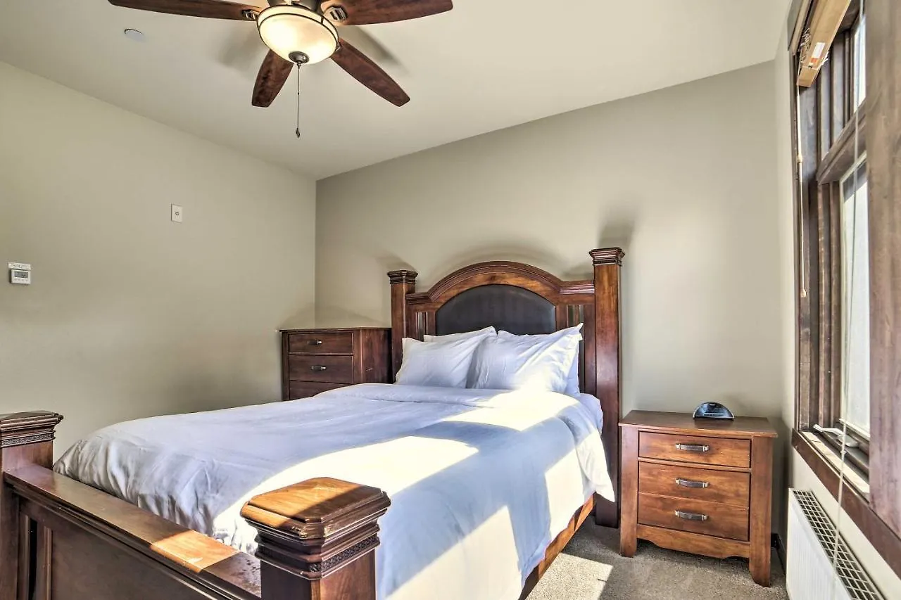 Modern Mammoth Lakes Condo Ski, Hike, And More! Apartment